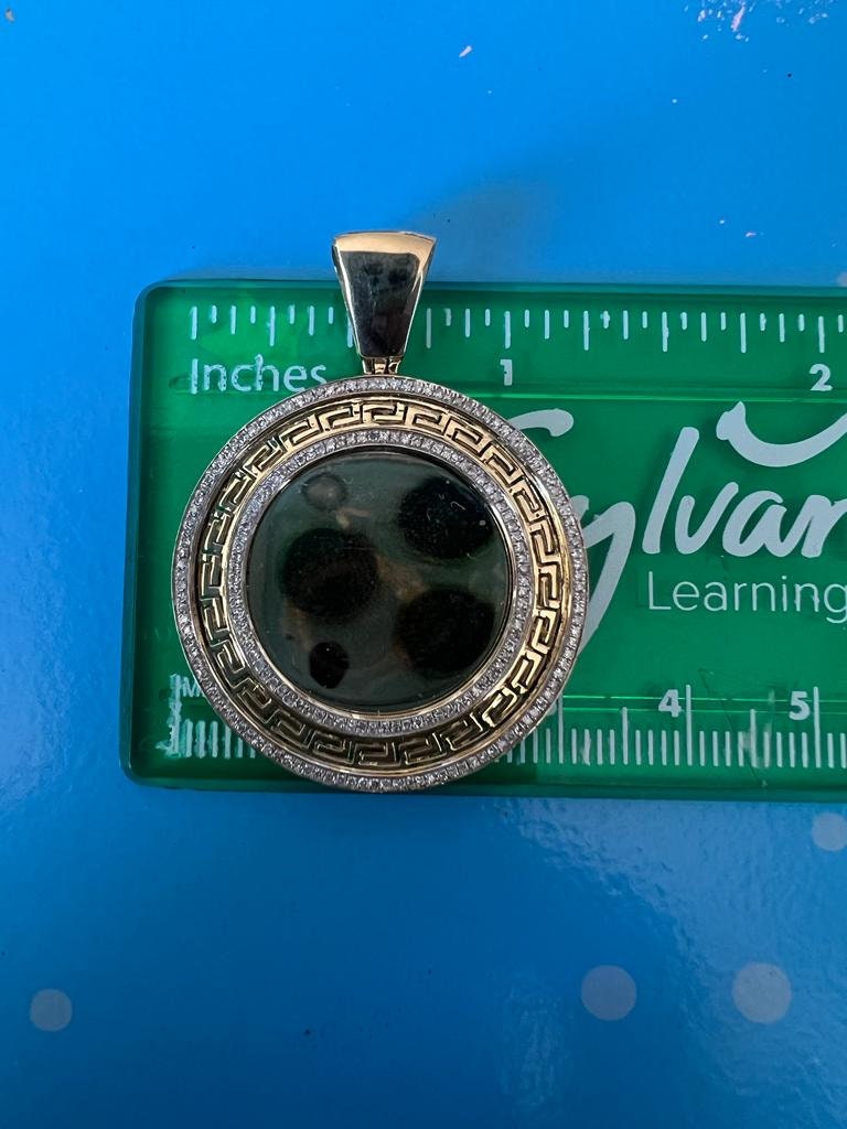 10k Yellow Gold Medallion Frame Memory Diamond Charm Pendant 0.41ct Diamond pendant, Picture Frame Pendant | Diamond Memory Pendant